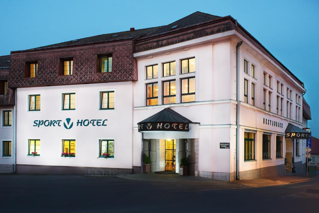 Sport-V-Hotel Hrotovice ภายนอก รูปภาพ