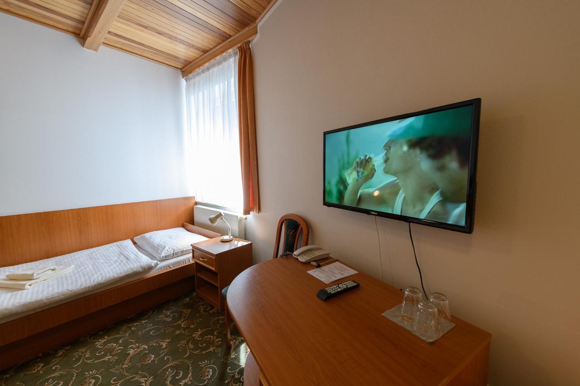 Sport-V-Hotel Hrotovice ภายนอก รูปภาพ