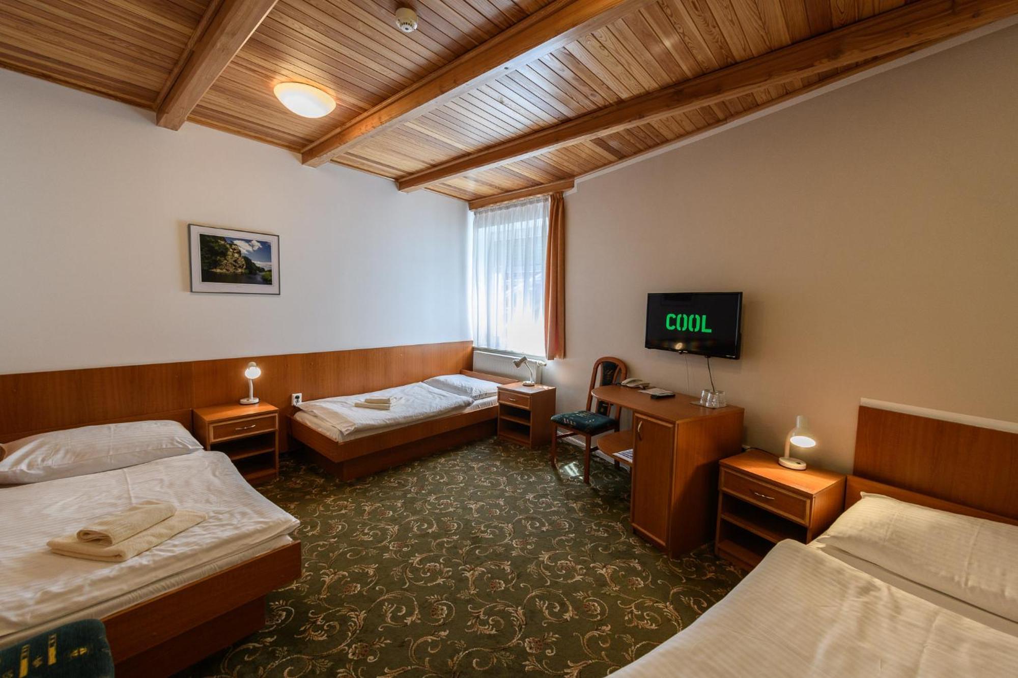 Sport-V-Hotel Hrotovice ภายนอก รูปภาพ