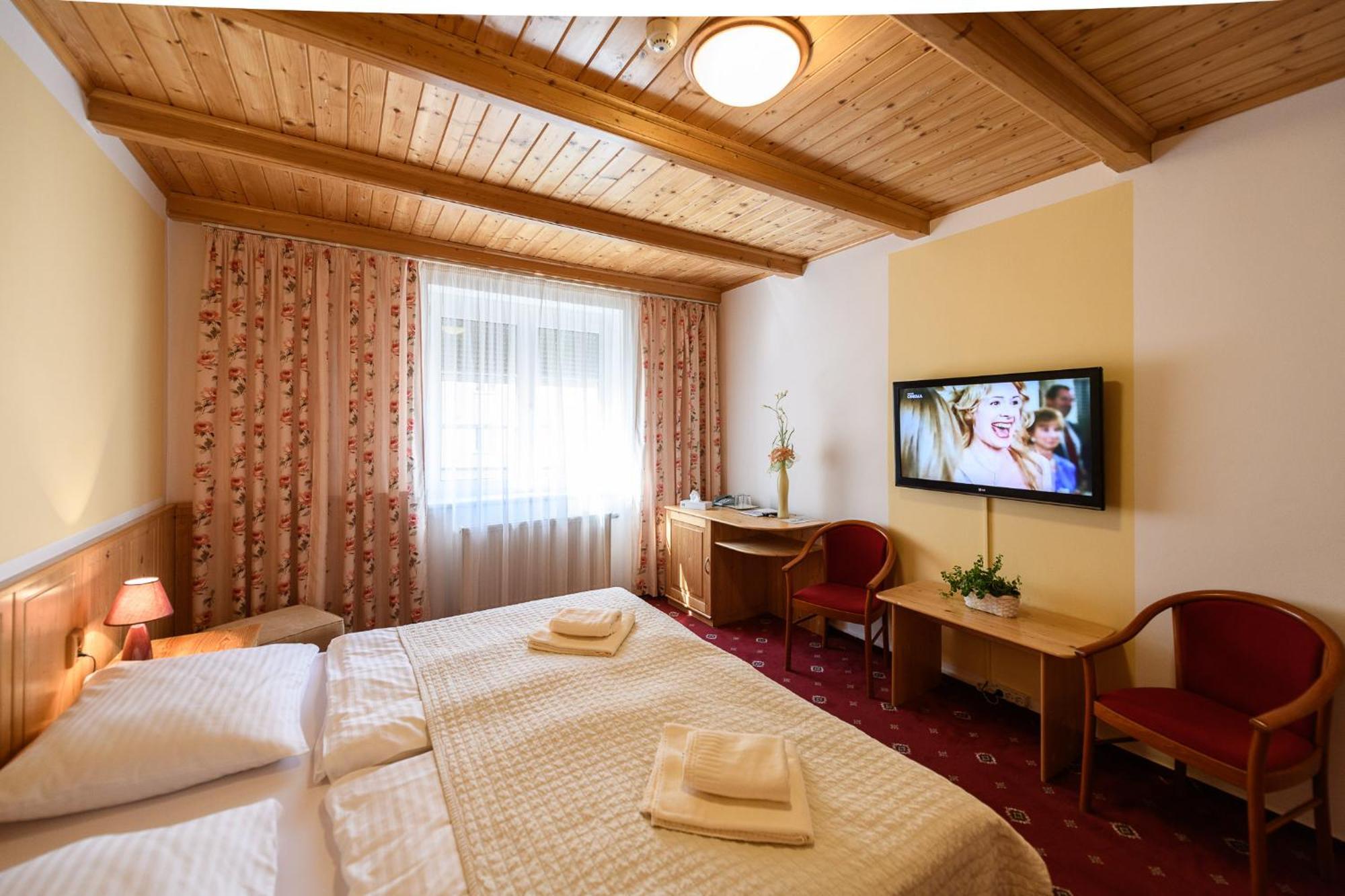 Sport-V-Hotel Hrotovice ภายนอก รูปภาพ