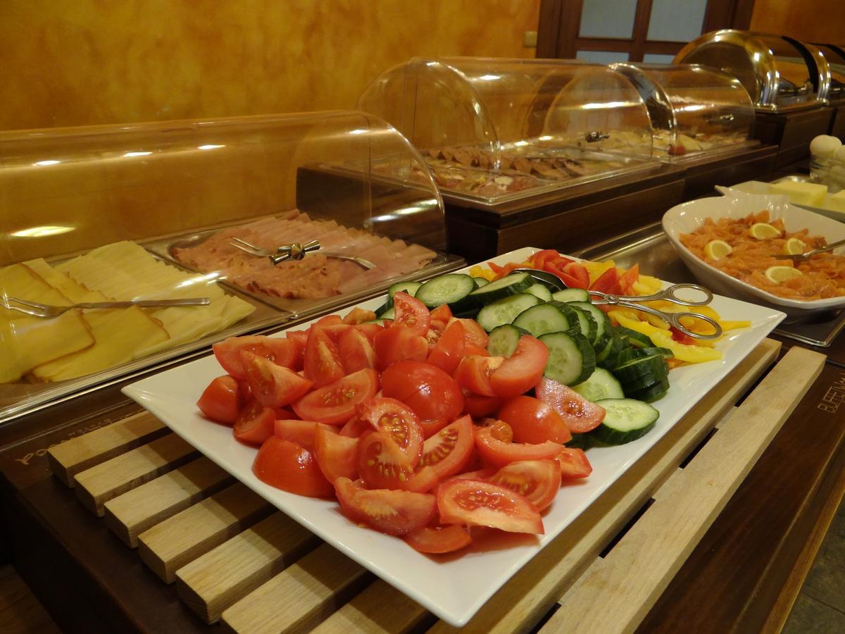 Sport-V-Hotel Hrotovice ภายนอก รูปภาพ